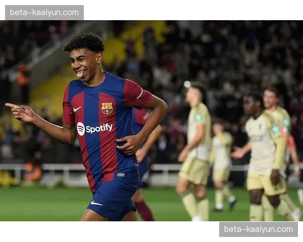 巴萨年轻球员亚马尔崛起 新赛季成为锋线关键变量